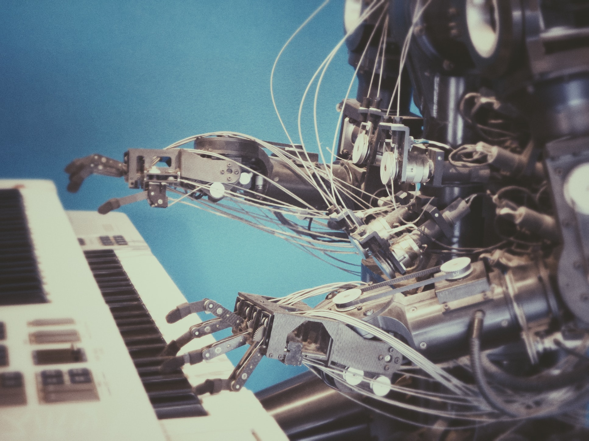 Robot Playing Piano - RPA is VIsa Handling Services